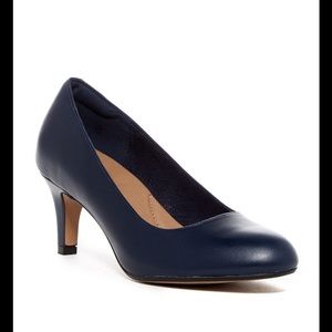 Clark’s Black Leather Cushion Pumps